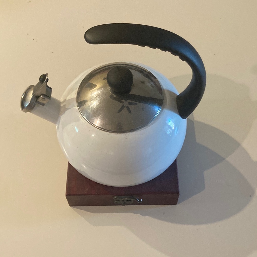 FARBERWARE Elegant White Teapot with Black Handle